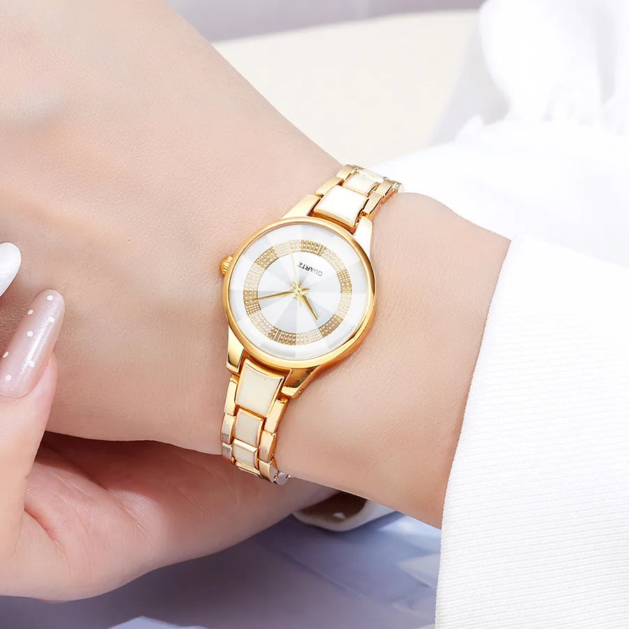Montre femme Éclat POKE'MOOL portée au poignet