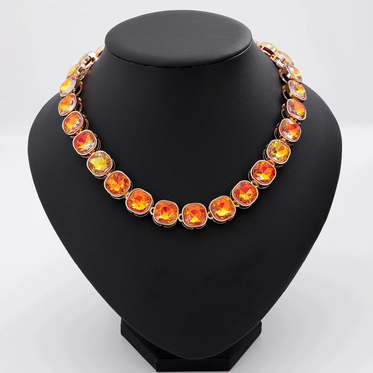 La Rivière — Rouge grenade / Collier