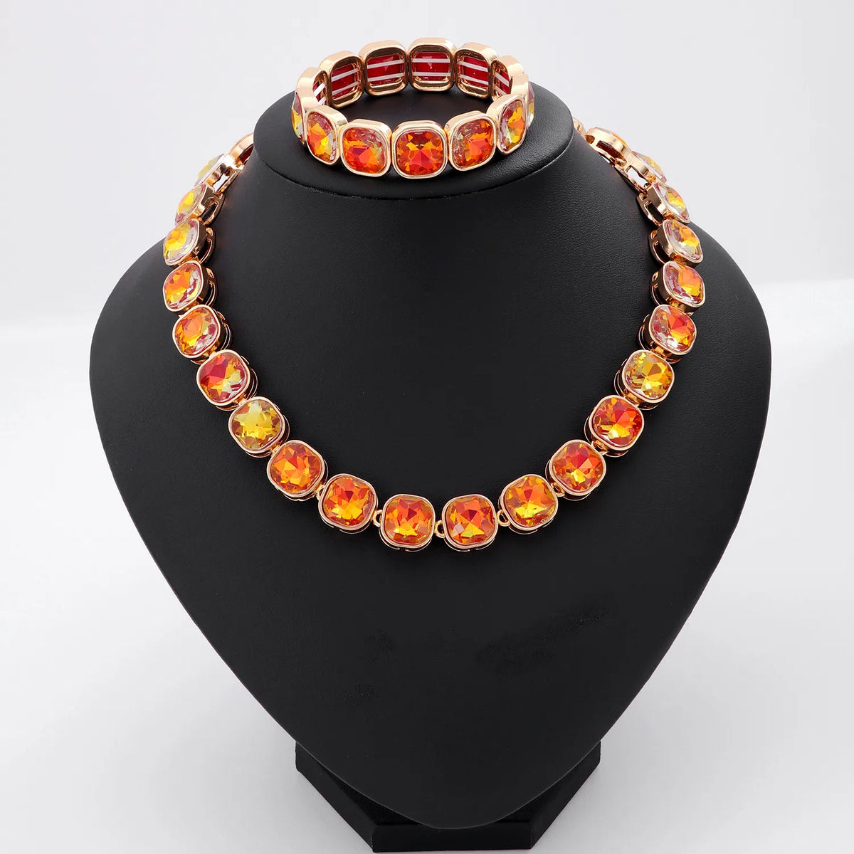 La Rivière — Rouge grenade / Parure